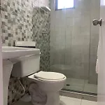 Apartamento Con Tres Habitaciones, Tres Banos, Con Aire Acondicionado A 3 Minutos Del Aeropuerto, A 7 Minutos Del Sector Historico.