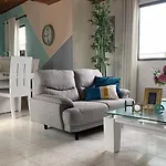 Apartamento Con Tres Habitaciones, Tres Banos, Con Aire Acondicionado A 3 Minutos Del Aeropuerto, A 7 Minutos Del Sector Historico.