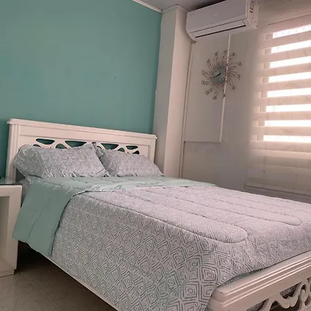 Apartamento Con Tres Habitaciones, Tres Banos, Con Aire Acondicionado A 3 Minutos Del Aeropuerto, A 7 Minutos Del Sector Historico. *